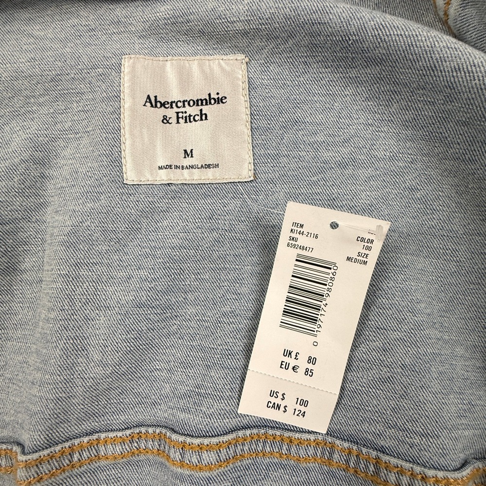 NWT Abercrombie & Fitch Womens Size Medium Light Wash Denim Jacket K1144-2116‎ - Picture 3 of 15